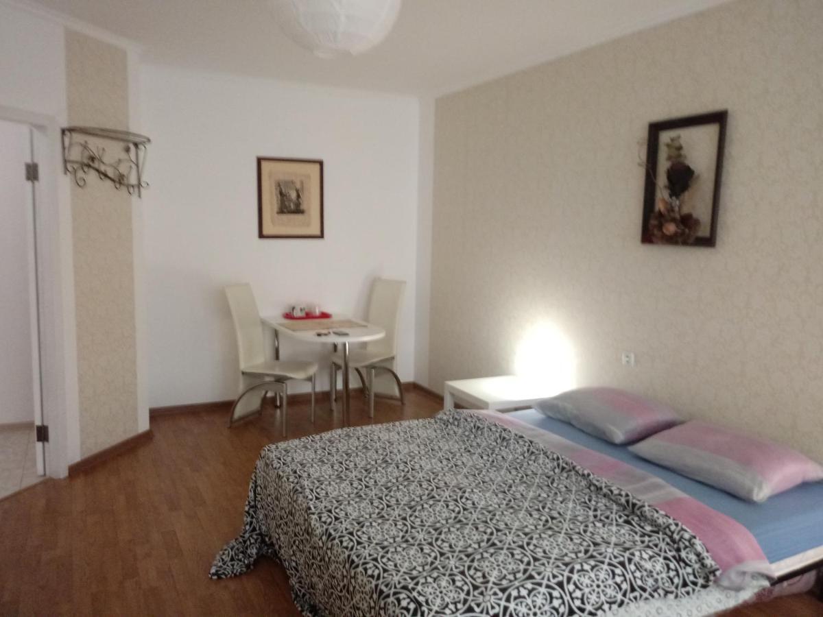 Apartment On Akademika Sakharova Ivano-Frankivsk Exterior foto